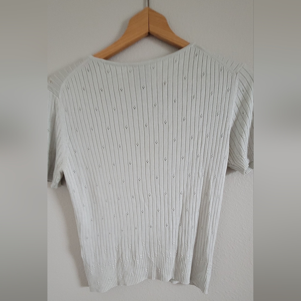 Elegant White Ribbed Top - Picture 6 of 8